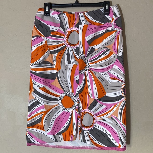 Ideology, size 6, pencil skirt - floral print, zipper back and slit, lace trim - Picture 5 of 9